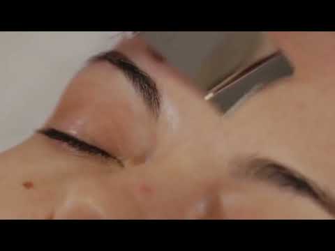 ZAQ Nova deep pore cleansing spatula in use