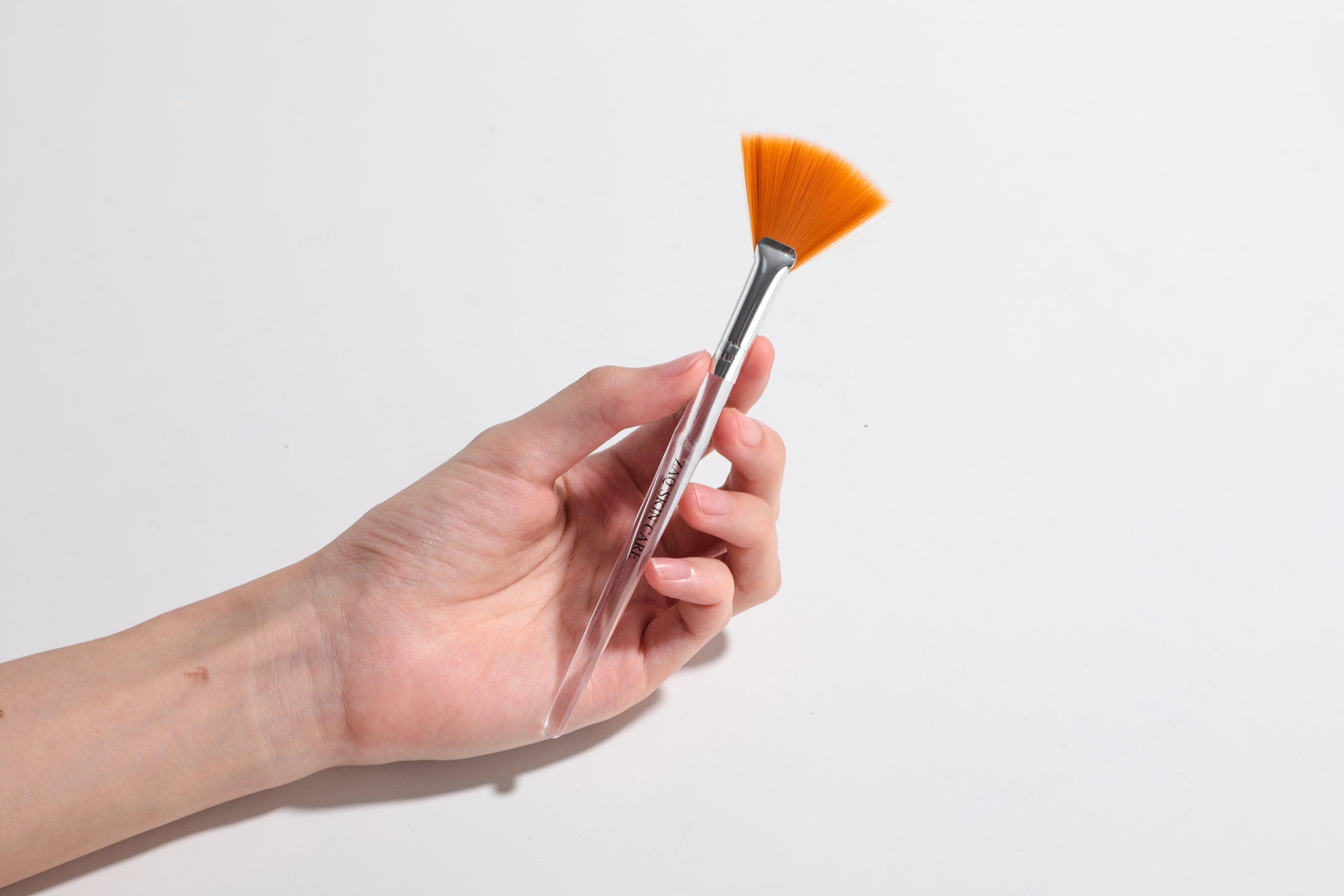 Fan Mask Brush with Synthetic Bristles & Acrylic Handle - ZAQ Skin & Body