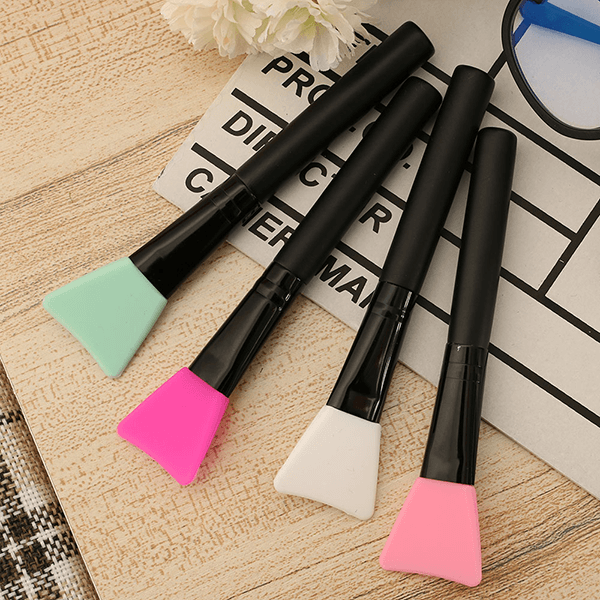 Silicone Mask Applicator (Wooden Handle) - ZAQ