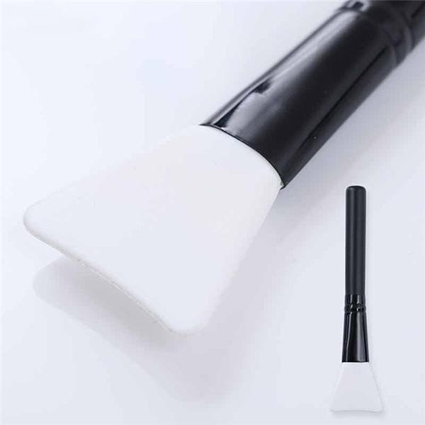 Silicone Mask Applicator (Wooden Handle)